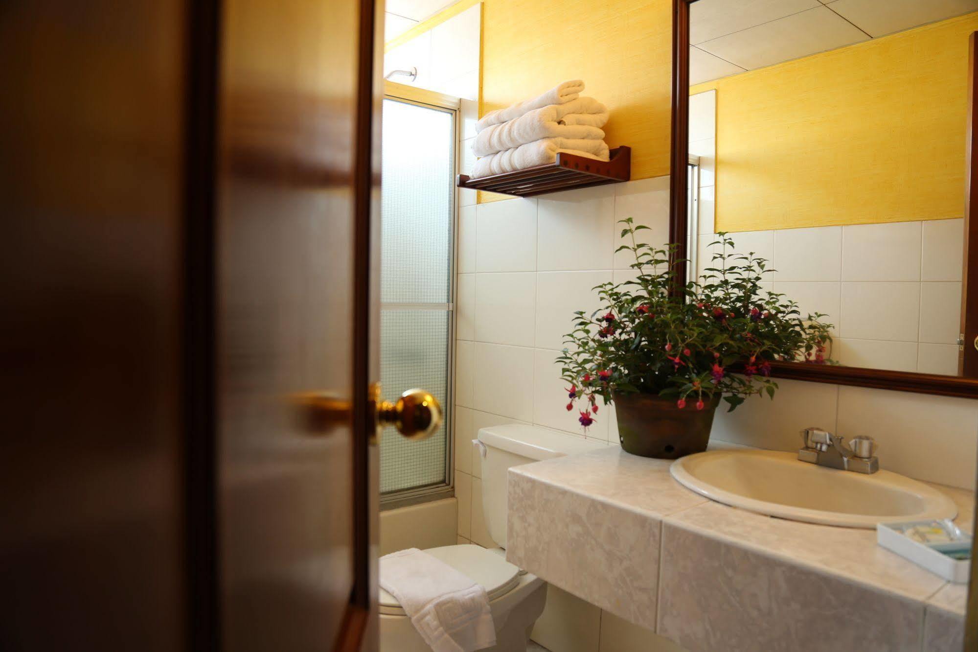 Hotel Residencia Del Sol Guatemala Dış mekan fotoğraf